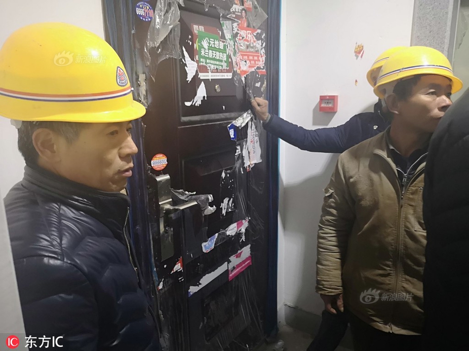 尼尔伪装者怎么更改服饰